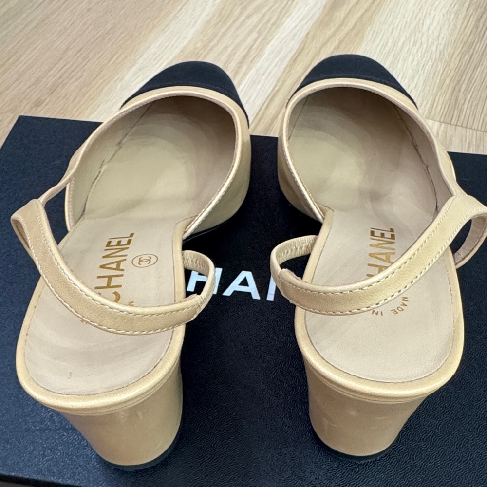 Chanel Classic Slingback Heels – Beige & Black – Goatskin/Grosgrain – 37.5 - Picture 13 of 15